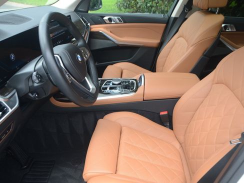 Used 2025 BMW X7 xDrive40i AWD/4WD image 11