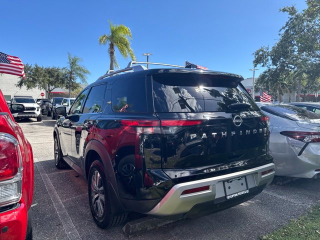 Used 2022 Nissan Pathfinder SL FWD image 15