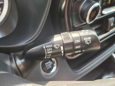 Used 2023 Toyota Highlander LE image 34