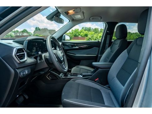 Used 2025 Chevrolet TrailBlazer LT AWD/4WD image 11