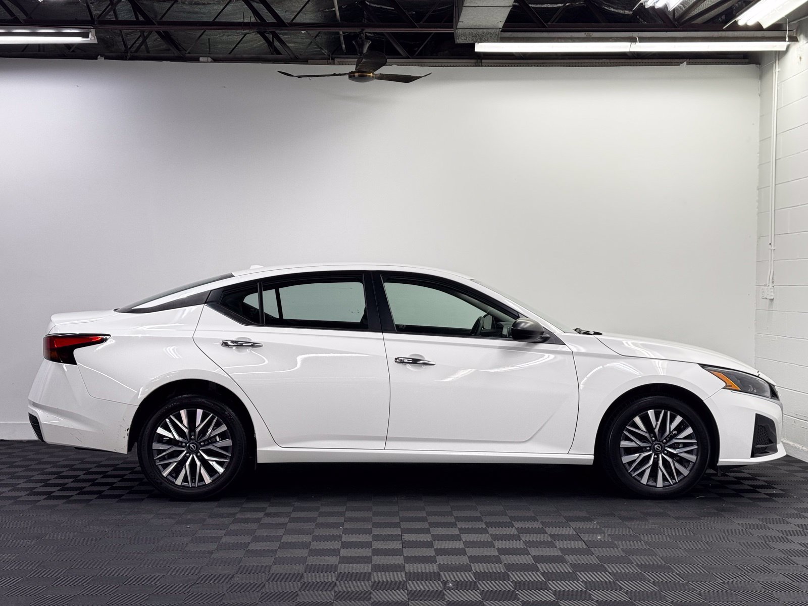 Certified 2025 Nissan Altima 2.5 SV AWD/4WD image 5