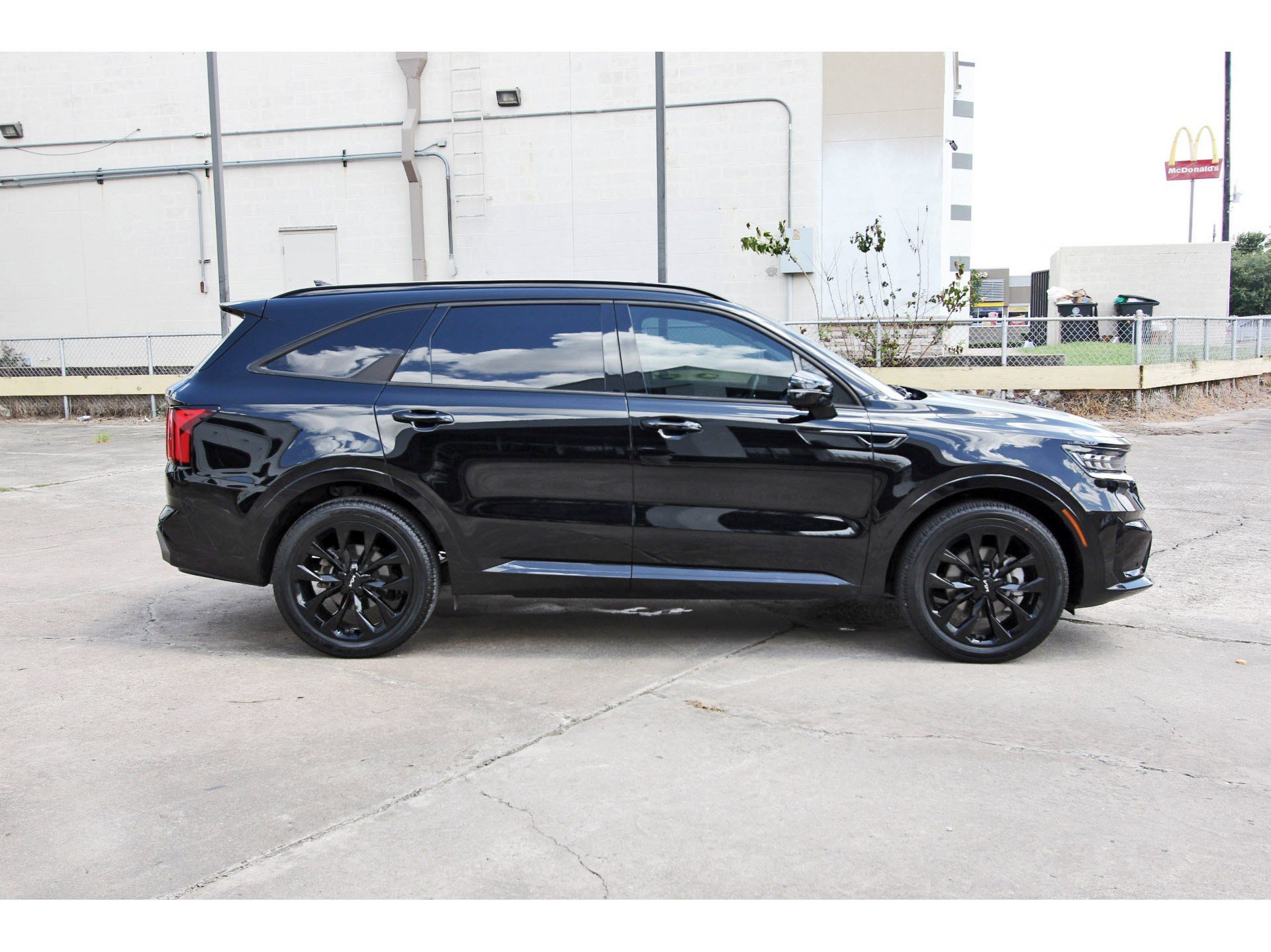 Certified 2023 Kia Sorento SX FWD image 2