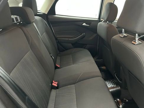 Used 2016 Ford Focus SE w/ SE Power Seat Package image 30