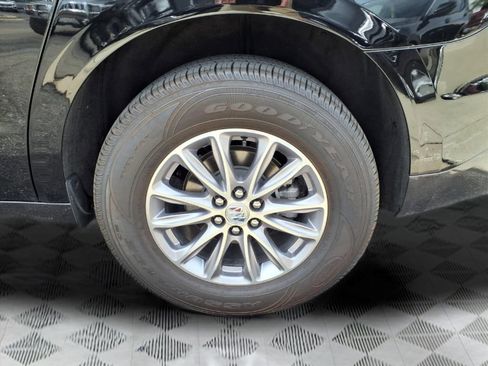 Used 2023 Buick Enclave Essence AWD/4WD image 9