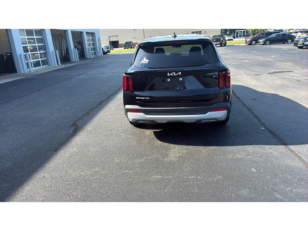 Used 2026 Kia Sorento LX FWD image 5