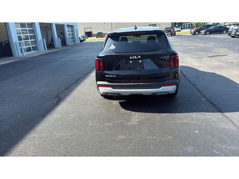 Used 2026 Kia Sorento LX FWD image 5