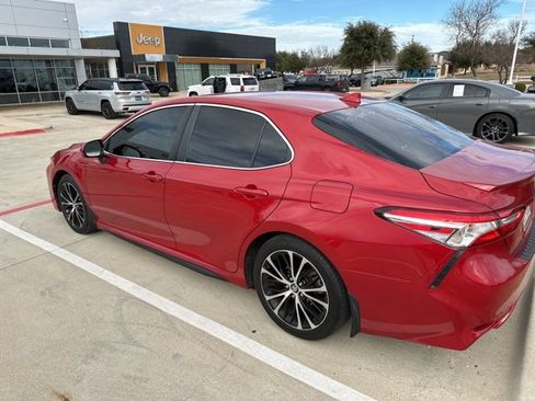Used 2020 Toyota Camry SE image 7