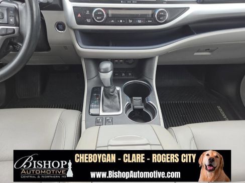 Used 2019 Toyota Highlander XLE image 26