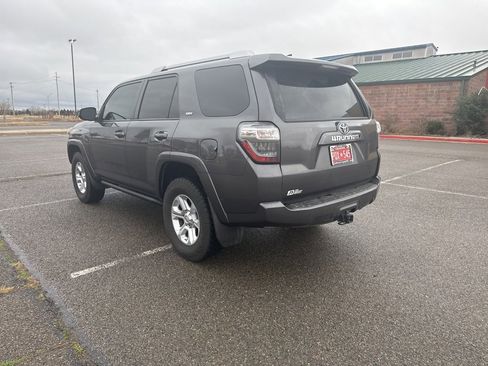 Used 2016 Toyota 4Runner SR5 image 4