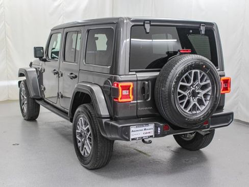 Used 2025 Jeep Wrangler Unlimited Sahara w/ Safety Group AWD/4WD image 5