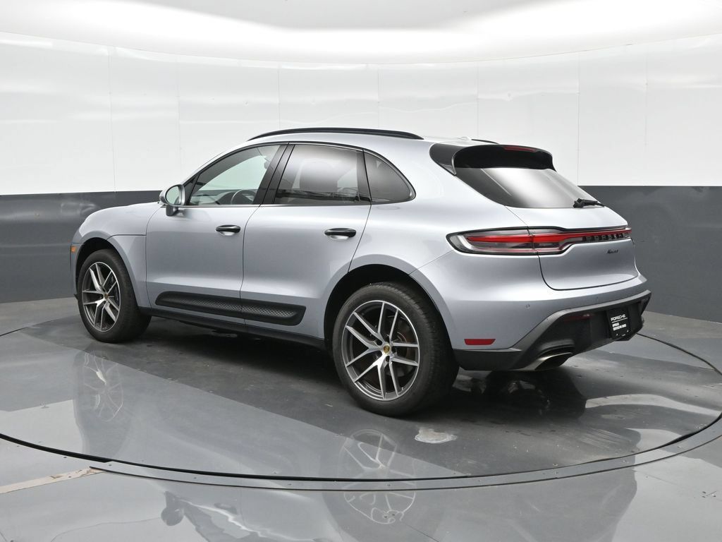 Certified 2022 Porsche Macan AWD/4WD image 3