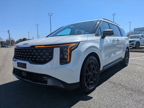 Used 2025 Kia Carnival SX w/ SX Dark Edition Package image 8