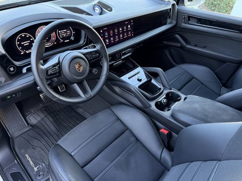Used 2025 Porsche Cayenne GTS image 4