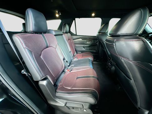 Used 2025 Honda Pilot Black Edition image 30