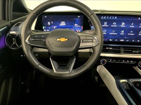 Used 2025 Chevrolet Equinox EV LT image 5