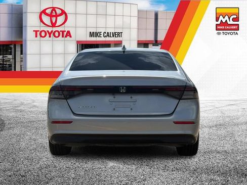 Used 2023 Honda Accord EX image 4
