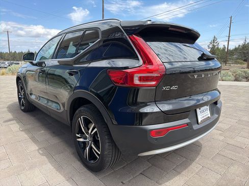 Used 2025 Volvo XC40 B5 Core AWD/4WD image 5