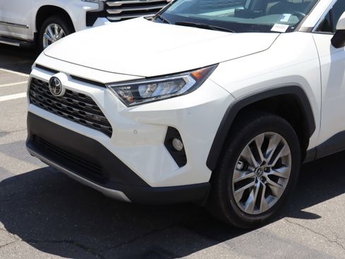 Used 2020 Toyota RAV4 Limited FWD image 17