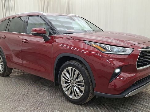 Used 2022 Toyota Highlander Platinum image 5