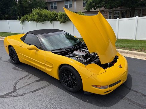 Used 2004 Chevrolet Corvette Convertible w/ Preferred Equipment Group RWD image 21