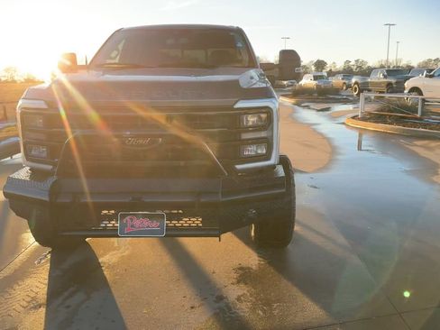 Used 2023 Ford F250 XLT w/ Black Appearance Package image 4