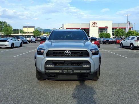 Certified 2025 Toyota 4Runner SR5 AWD/4WD image 9