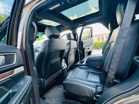 Used 2016 Ford Explorer Limited w/ Equipment Group 301A FWD image 16
