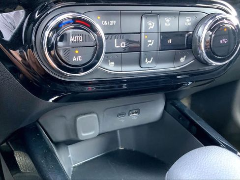 Used 2025 Chevrolet Trax RS w/ Driver Confidence Package FWD image 34