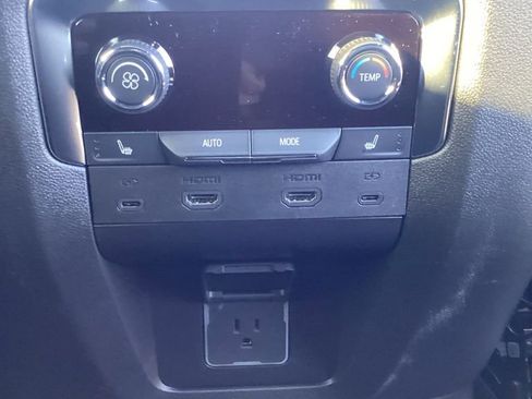 New 2026 Chevrolet Suburban Premier image 33