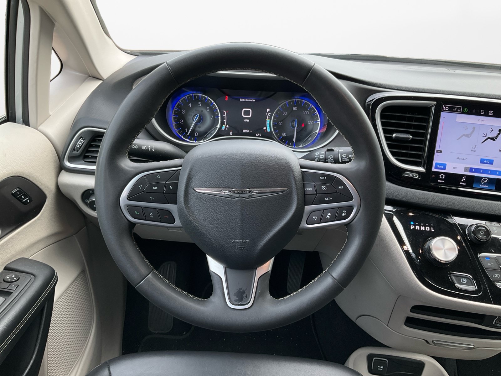 Used 2024 Chrysler Pacifica Touring-L FWD image 14