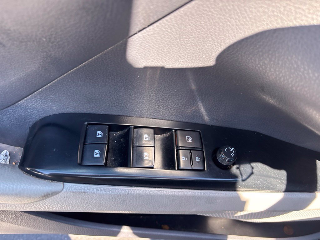 Used 2018 Toyota Camry LE FWD image 16