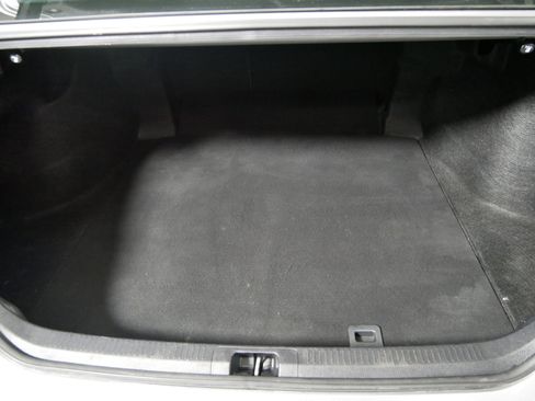 Used 2019 Toyota Camry SE image 18