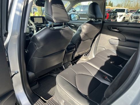 Certified 2024 Toyota Highlander XLE image 16