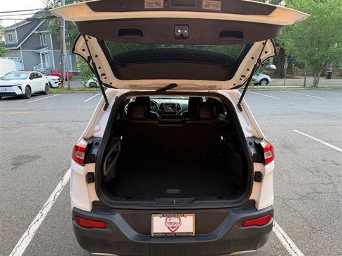 Used 2016 Jeep Cherokee Limited FWD image 20