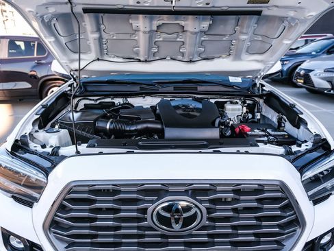 Certified 2023 Toyota Tacoma TRD Off-Road AWD/4WD image 29