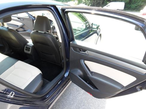 Used 2015 Volkswagen Passat TDI SE FWD image 20