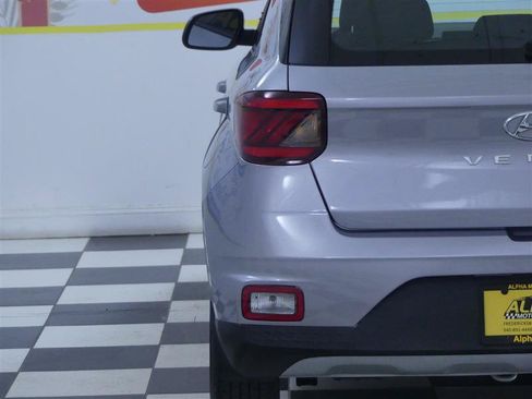 Used 2021 Hyundai Venue SE FWD image 24