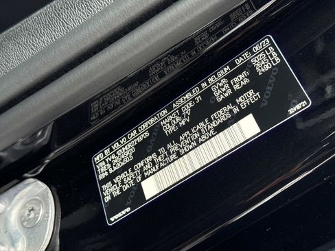 Certified 2024 Volvo XC40 B5 Ultimate w/ Protection Package Premier image 29