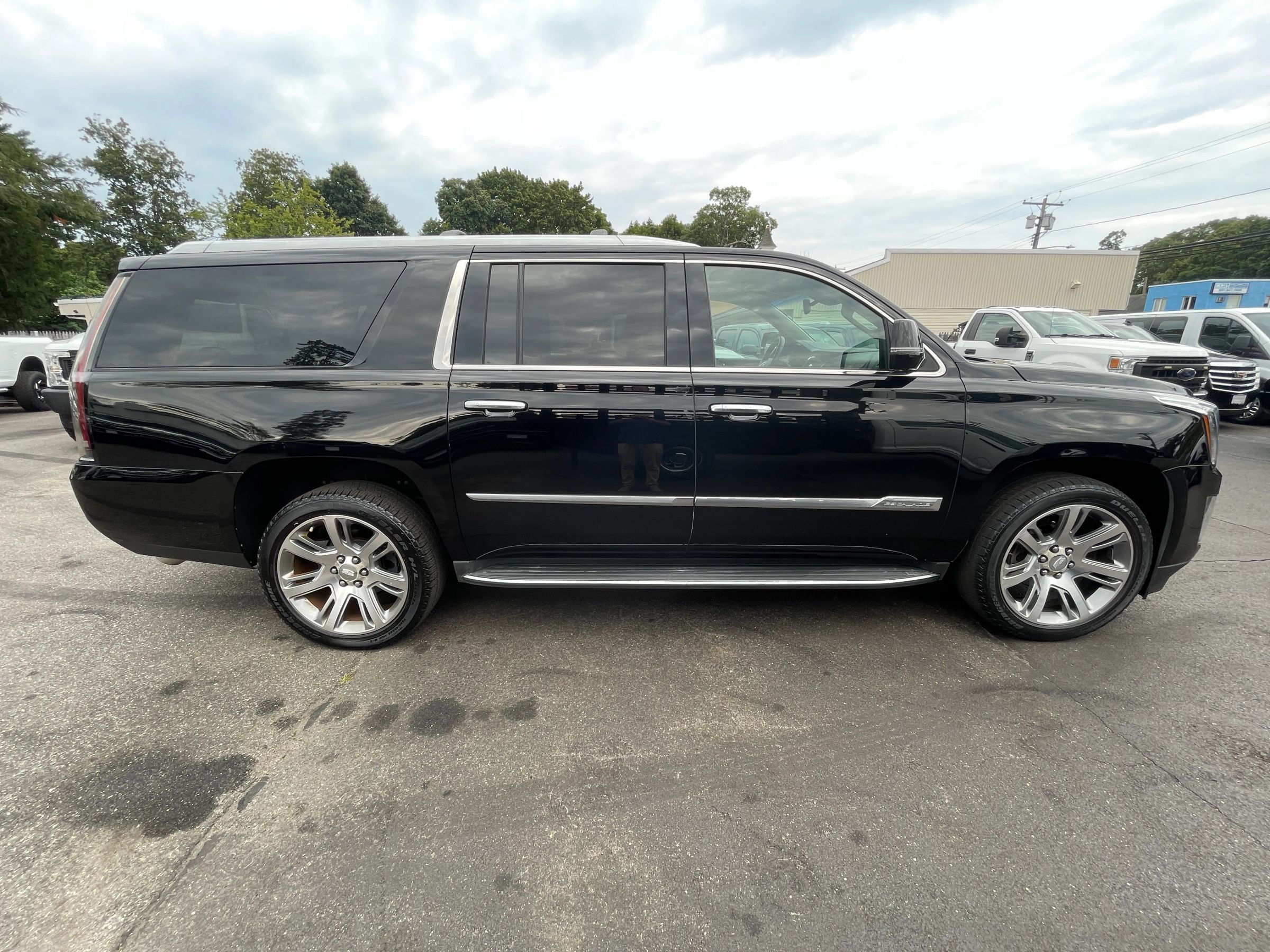Used 2015 Cadillac Escalade ESV Luxury AWD/4WD image 6