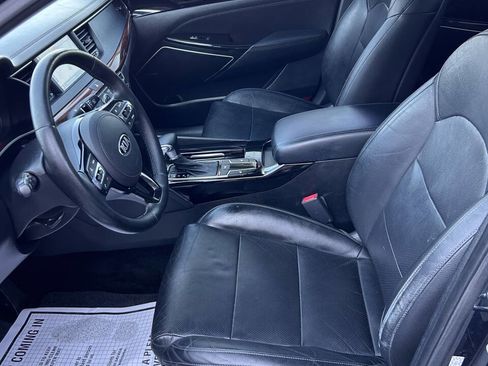 Used 2017 Kia Cadenza Premium w/ Luxury Package image 7