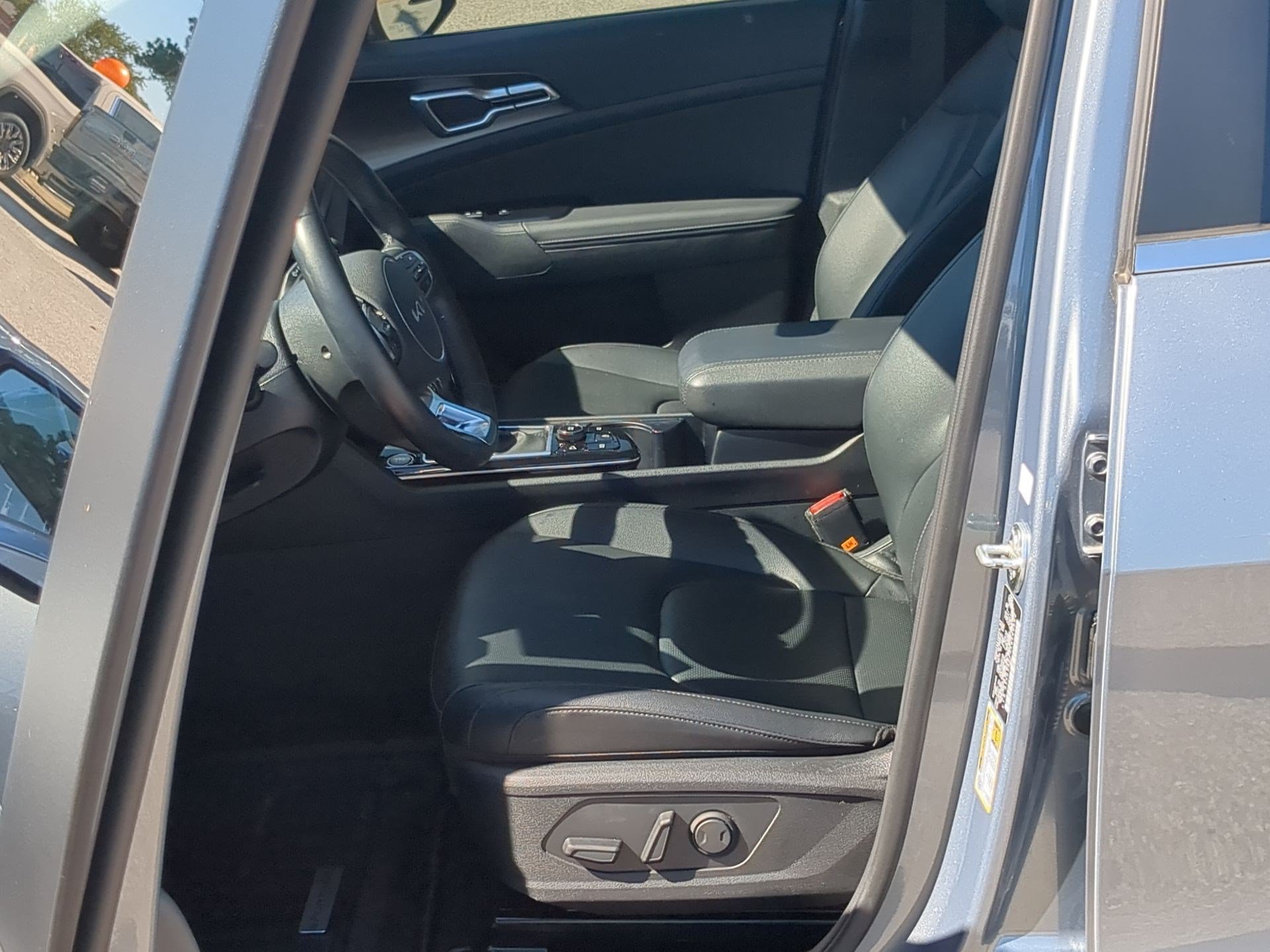 Certified 2025 Kia Sportage EX FWD image 11