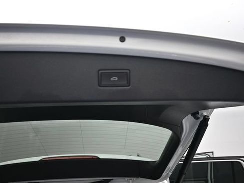 Used 2022 Volkswagen Tiguan SE w/ Panoramic Sunroof Package AWD/4WD image 7