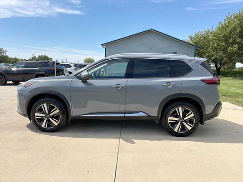 Used 2023 Nissan Rogue SL w/ SL Premium Package AWD/4WD image 3