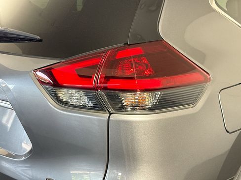 Used 2020 Nissan Rogue SV AWD/4WD image 34