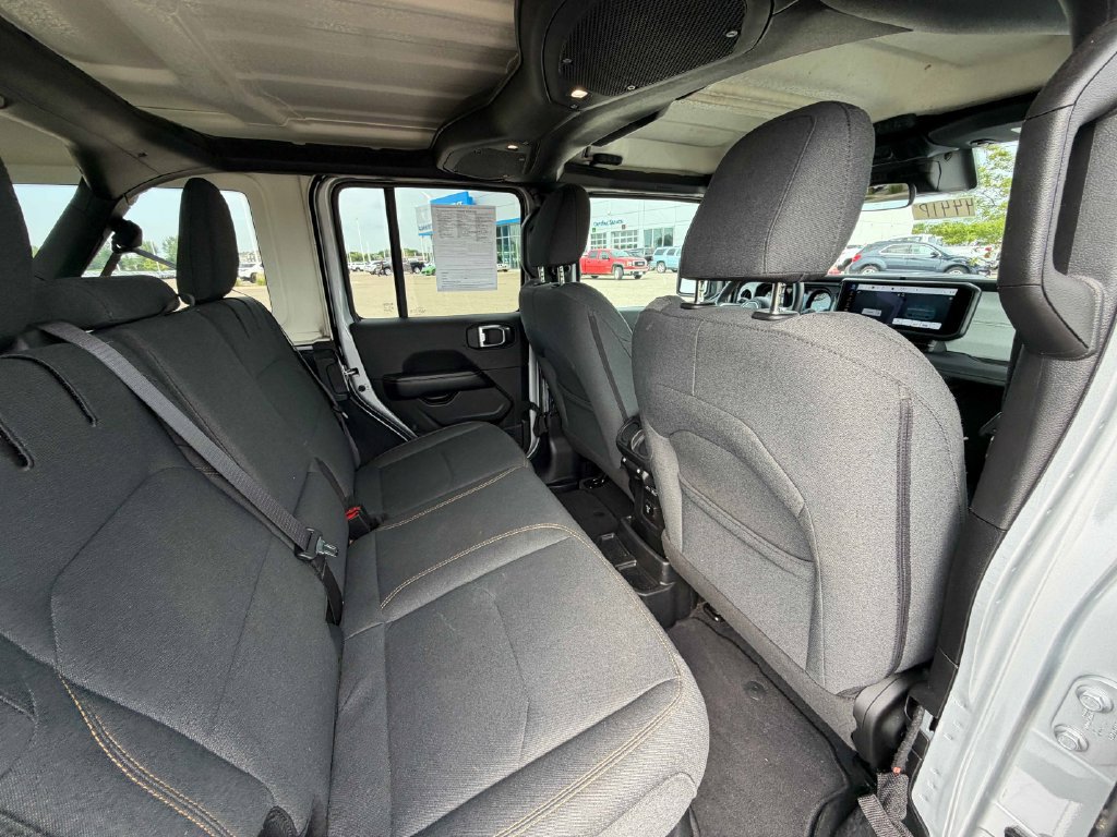 Used 2024 Jeep Wrangler Unlimited Sahara AWD/4WD image 26