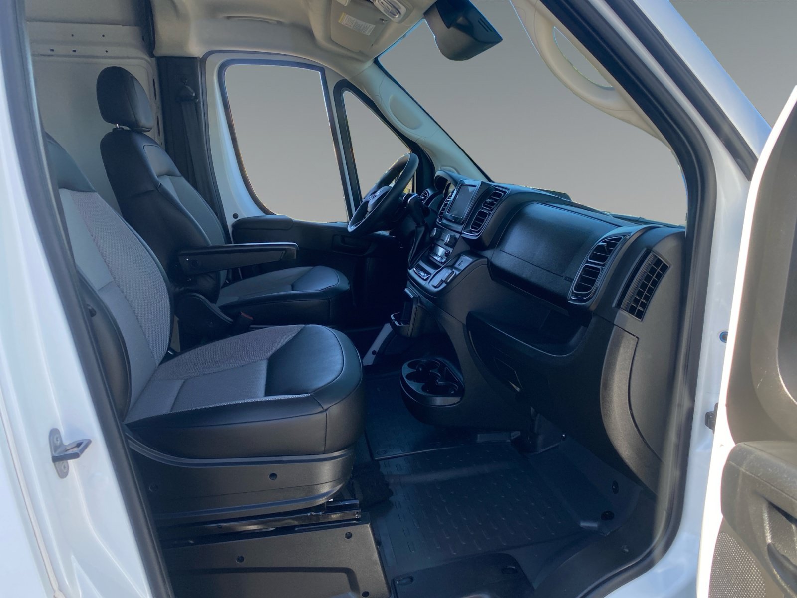 Used 2026 RAM ProMaster 2500 w/ Convenience Group FWD image 15