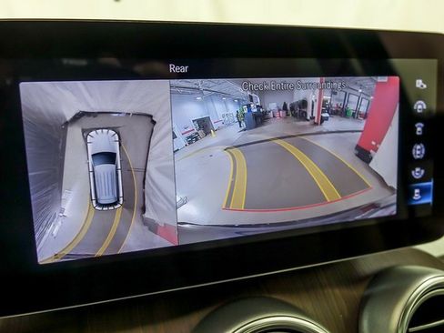 Used 2022 Mercedes-Benz GLC 300 4MATIC w/ Premium Package Lite image 21