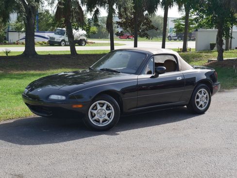 Used 1997 MAZDA MX-5 Miata RWD image 8