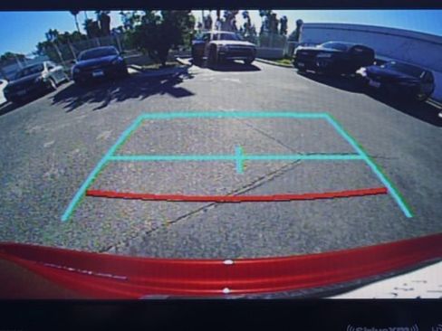 Used 2022 Toyota Highlander XLE image 28