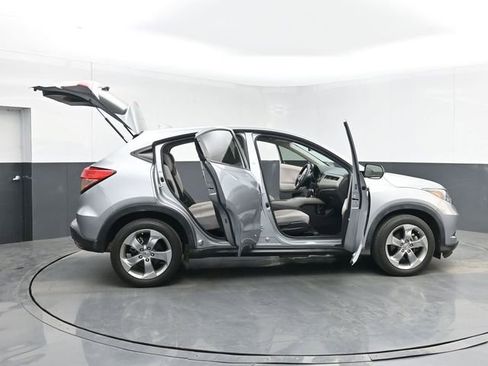 Used 2017 Honda HR-V LX image 49